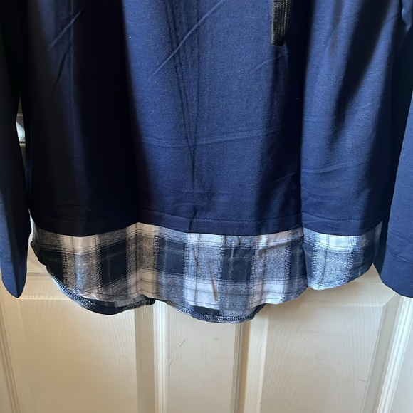 NWT Women’s Navy and flannel hoodie Sz Med - Picture 3 of 5